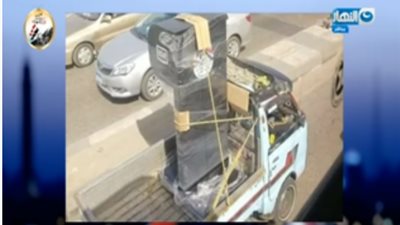 إعلامي يسخر من نقل أجهزة الـ