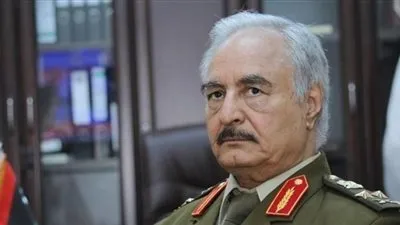 مصادر فرنسية: حفتر قدم لماكرون ملفًا ضخمًا عن مرتزقة أردوغان  