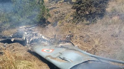 باكستان تعلن تحطم طائرة تابعة للقوات الجوية في إسلام آباد (فيديو)