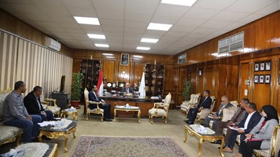 محافظ قنا: القضاء على الفساد المالي والإداري أهم أولوياتي