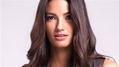 تارا عماد تغازل جمهورها من كواليس