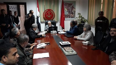 محافظ بورسعيد يتابع حالة الطقس بغرفة العمليات الرئيسية (صور)