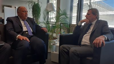 وزير الخارجية يطالب أوروبا بحث إثيوبيا على توقيع اتفاق سد النهضة