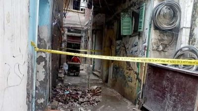 نتيجة الطقس السيء.. انهيار جزئي بعقار في الإسكندرية 