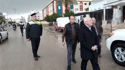 محافظ بورسعيد يتابع آخر تطورات الطقس بمختلف الأحياء (صور)