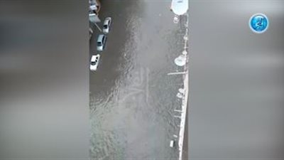 شاهد.. غرق عدد من السيارات في مياه الأمطار بالإسكندرية (فيديو)