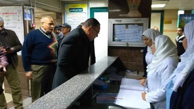 محافظ الشرقية يتابع أعمال كسح مياه الأمطار بالزقازيق