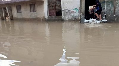 بسبب الأمطار.. انهيار سقف منزل في حوش عيسى بالبحيرة (صور)