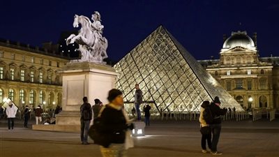 متحف اللوفر في باريس يغلق أبوابه حتى إشعار آخر بسبب كورونا