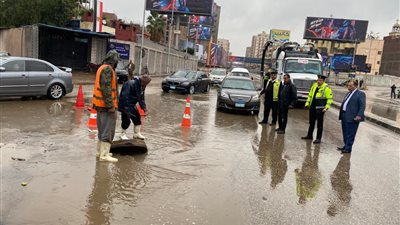بسبب وجود مياه الأمطار.. استمرار غلق عدة طرق.. تعرف عليها