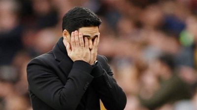 كورونا يدمر كرة القدم.. آخر المستجدات واللاعبين المصابين بالوباء القاتل 