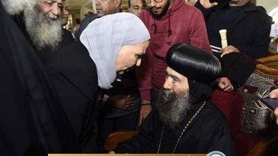 وزيرة التضامن تقدم التعازي لأسقف حلوان فى ضحايا 