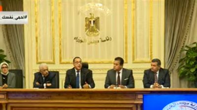رئيس الوزراء: نحن أمة شابة وفرص الإصابة بكورونا أقل