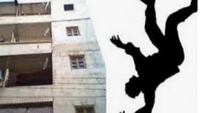 عاجل.. انتحار مواطن من أعلى عقار سكني بالسويس 