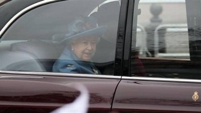 ملكة بريطانيا تغادر قصرها بسبب مخاوف من الإصابة بكورونا