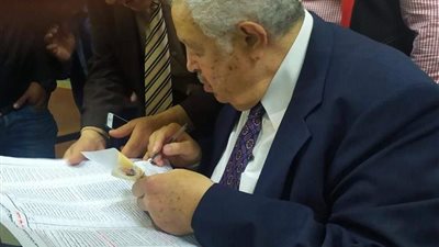 رجائي عطية يدلي بصوته في انتخابات التجديد النصفي بـ