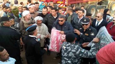 بعد غرقهما.. مساعدات عاجلة لقريتي الديسمي والعطيات في الجيزة