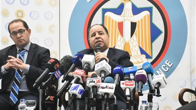 وزير المالية: ثلاث قرارات من الرئيس تمنح الموظفين زيادة قوية في الأجور