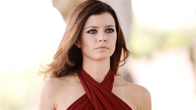 بيرين سات وزوجها يدخلان الحجر الصحي بسبب 