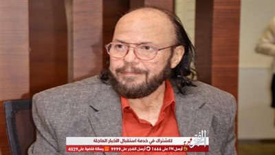 بعد انتشار فيروس كورونا.. طلعت زكريا يرتدي كمامة