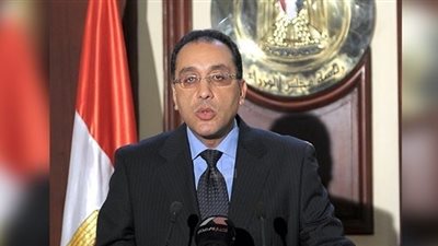 متحدث الوزراء يكشف ملابسات قرار تخفيض عدد موظفين الدولة (فيديو)