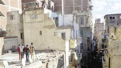 نائبا محافظ القاهرة يتابعان بلاغين بانهيار بعض المنشآت دون خسائر
