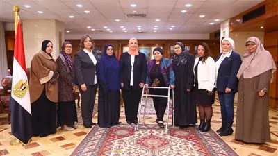 وزيرة التضامن تستمع لمطالب الفائزات بجائزة الأمهات المثاليات (صور)