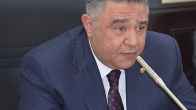 محافظ البحر الأحمر يهيب بالمواطنين عدم الانسياق وراء الشائعات المغرضة