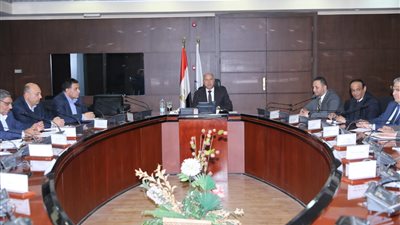 وزير النقل: بدء توريد 6 قطارات إسبانية جديدة للركاب مارس 2021 