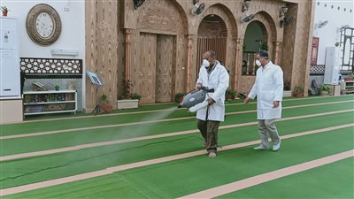 حملات لتعقيم مساجد وكنائس البحر الأحمر (فيديو وصور)