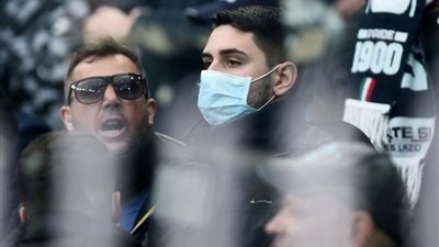 كورونا يحكم كرة القدم.. آخر المستجدات واللاعبين المُصابين بالفيروس المُميت