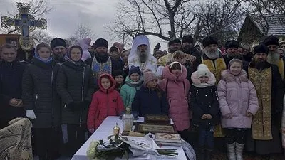 الكنائس الرومانية تقيم القداسات في الهواء الطلق خوفًا من كورونا