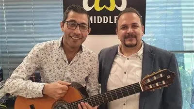 وحيد ممدوح سفيرًا لاقدم صناع الجيتارات في العالم بمنطقة الشرق الأوسط