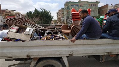 غلق 33 مقهي وكافيه ومصادرة معداتهم بمدينة العاشر من رمضان (صور)