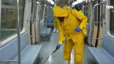 شاهد.. أعمال التطهير والتعقيم لكافة المحطات والقطارات