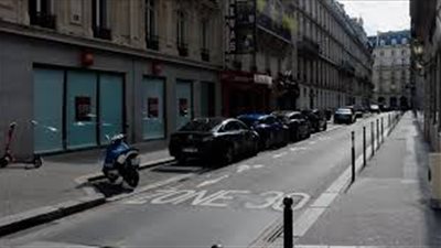 فرنسا تعلن فرض حظر التجوال في 