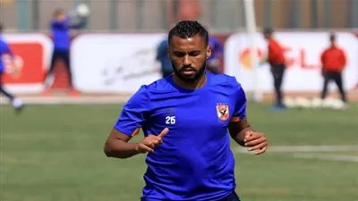 ينافس الزمالك بمفرده.. أرقام الأسطورة حسام عاشور داخل جدران الأهلي (تقرير)