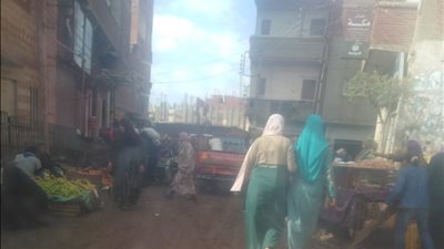 بائعو سوق البلاشون في الشرقية يتحدون قرارات الغلق