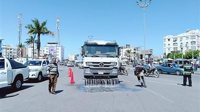 رش شوارع مدينة الغردقة بمواد مطهرة لمواجهة الفيروسات (صور)