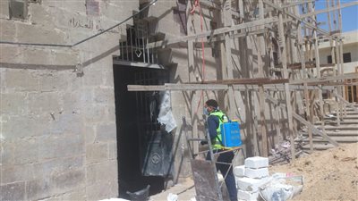 شاهد..  تطهير وتعقيم كنيسة جبل الطير في المنيا (صور)