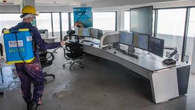 اقتصادية قناة السويس: استكمال أعمال التطهير والتعقيم بموانئ السخنة والأدبية وأبراج الإرشاد