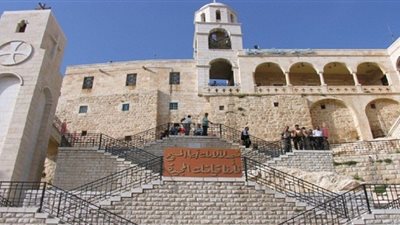  كنائس سوريا ولبنان تعلق جميع الصلوات 