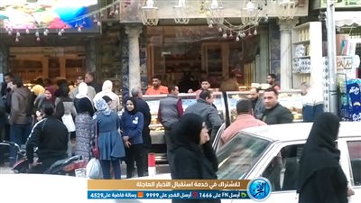 رغم التحذيرات.. زحام على شراء حلوى 