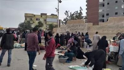 لمواجهة كورونا.. فض تجمعات سوق 