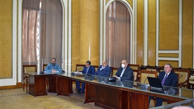  نائب وزير الإسكان للبنية الأساسية يناقش خطة الدولة لترشيد استهلاك المياه