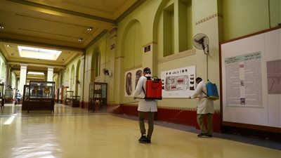 شاهد.. بدء عمليات التعقيم والتطهير لمتاحف الجمهورية
