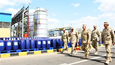 شاهد.. رئيس الأركان يتفقد جاهزية شركة النصر لتوفير مطهرات كورونا