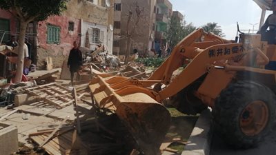  جهاز مدينة العاشر من رمضان يشُن حملة مكبرة لإزالة العشوائيات بالمدينة