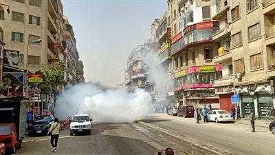 تطهير وتعقيم منطقتي العتبة والموسكي بعد إخلائهما من الباعة الجائلين