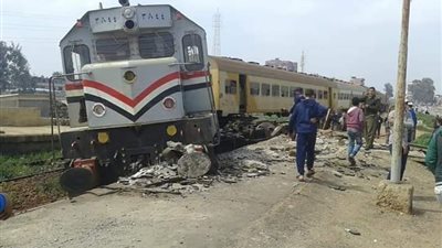 عاجل.. خروج عجلتين عن القضبان من قطار 